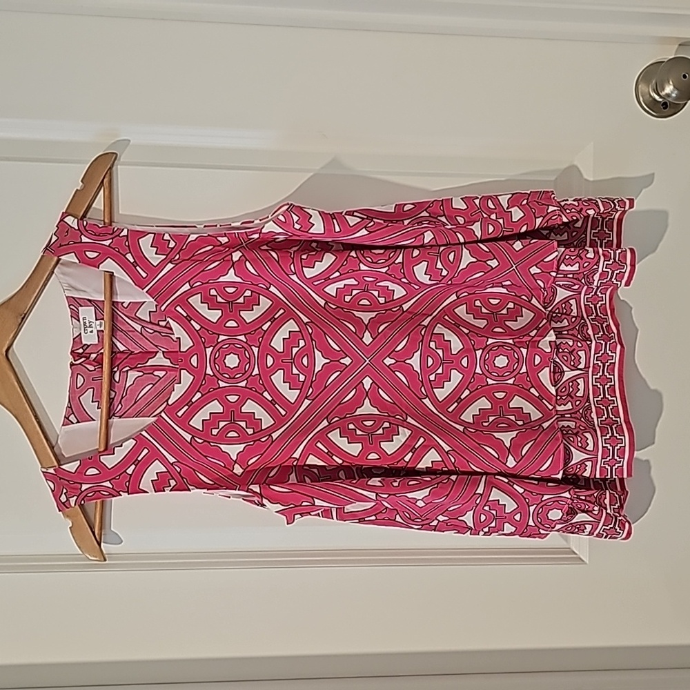 Crown and Ivy, Sleeveless Top, Size Large
